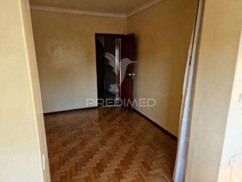 Apartamento t2 em lisboa (pontinha)
