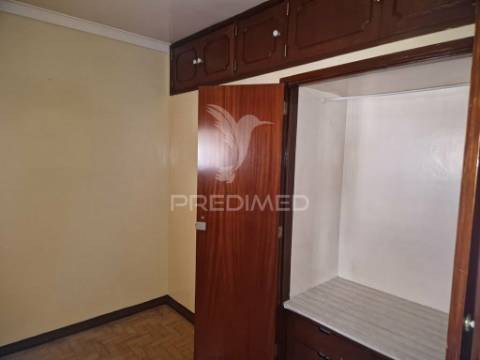 Apartamento t2 em lisboa (pontinha)
