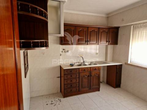 Apartamento t2 em lisboa (pontinha)