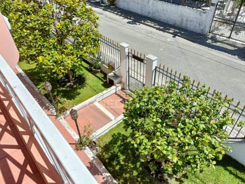 Moradia t6 com anexo t1 em flor da mata, fernão ferro