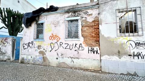 2 moradias – rua francisco ferrer em almada