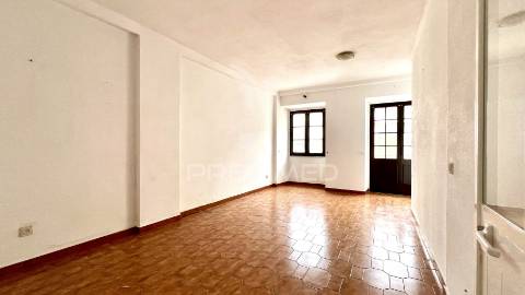 Dois apartamentos pelo preço de um no centro histórico de setúbal