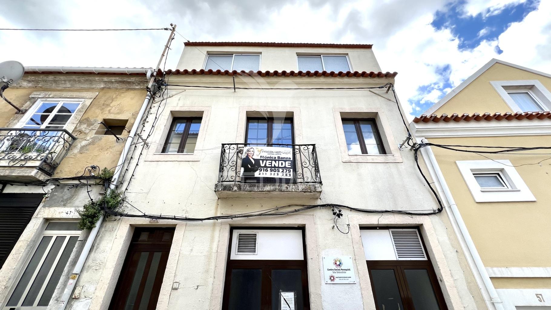Dois apartamentos pelo preço de um no centro histórico de setúbal