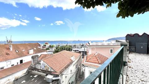 Dois apartamentos pelo preço de um no centro histórico de setúbal