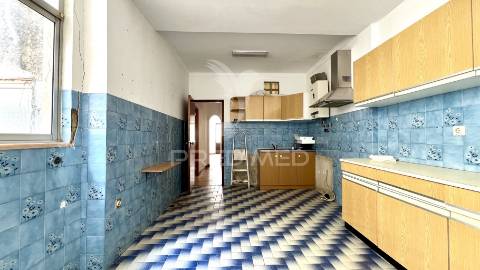 Dois apartamentos pelo preço de um no centro histórico de setúbal