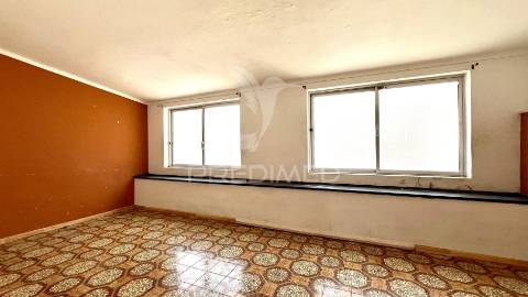 Dois apartamentos pelo preço de um no centro histórico de setúbal