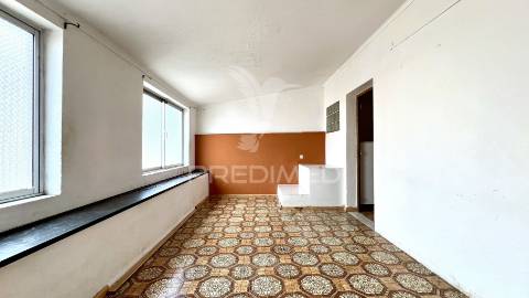 Dois apartamentos pelo preço de um no centro histórico de setúbal