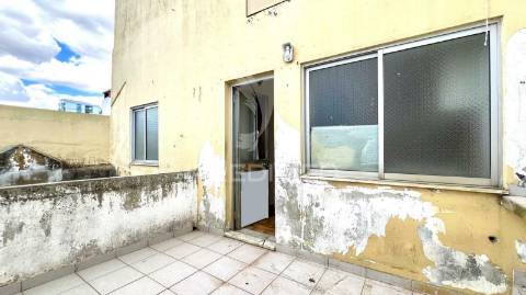 Dois apartamentos pelo preço de um no centro histórico de setúbal