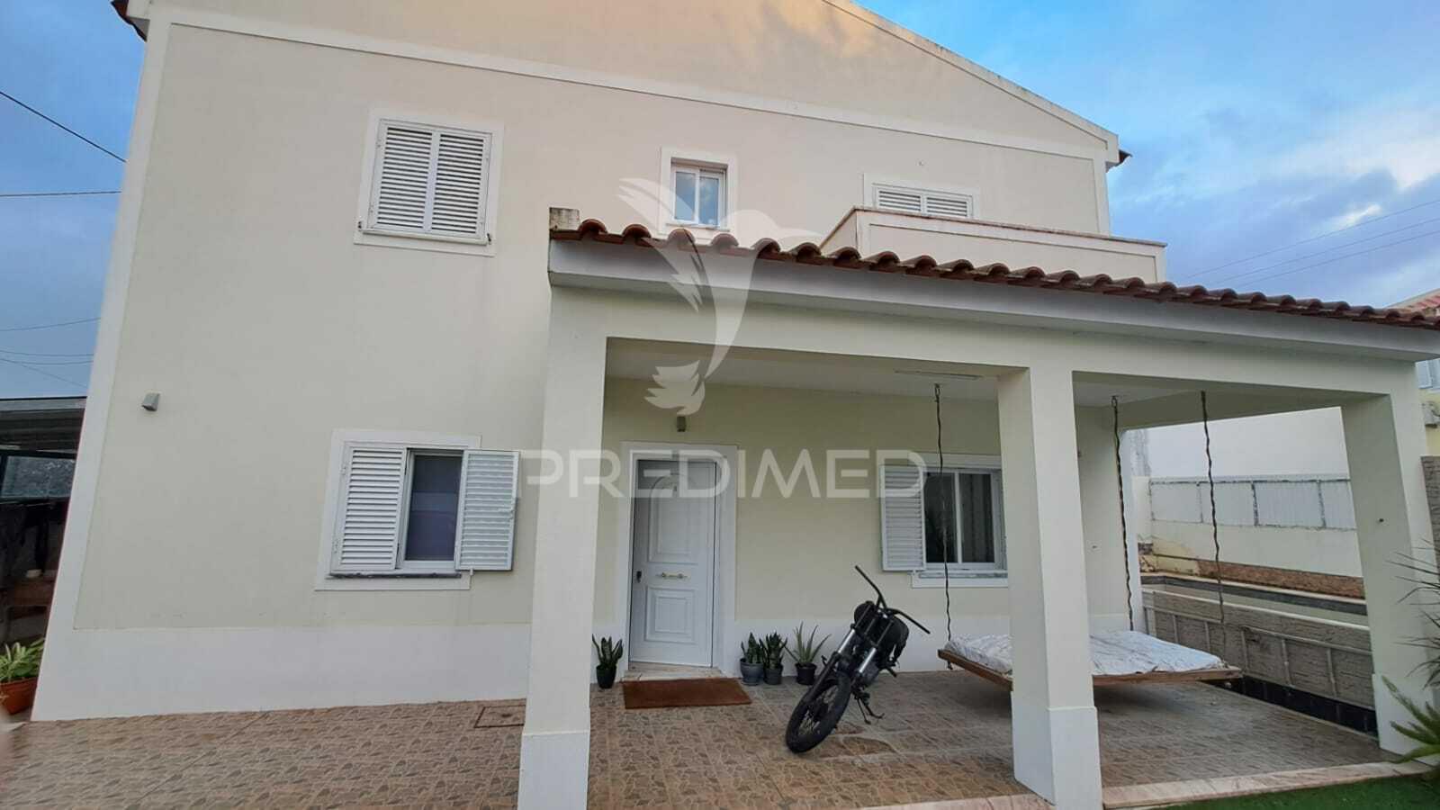 Moradia  t3 com garagem e piscina em alhos vedros