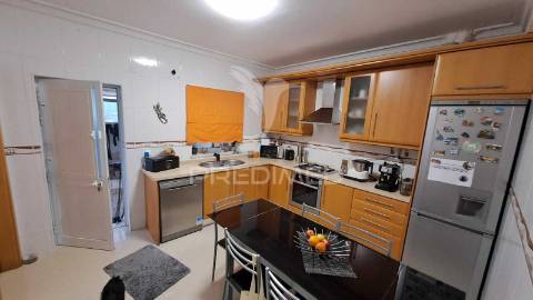 Moradia  t3 com garagem e piscina em alhos vedros