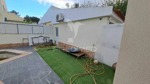 Moradia  t3 com garagem e piscina em alhos vedros