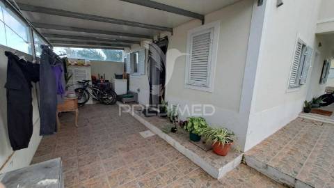 Moradia  t3 com garagem e piscina em alhos vedros