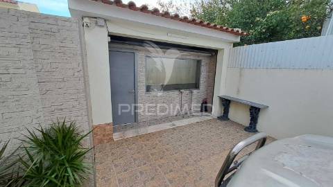 Moradia  t3 com garagem e piscina em alhos vedros