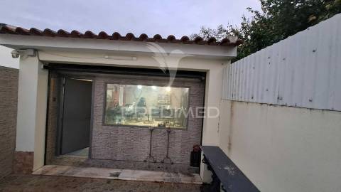 Moradia  t3 com garagem e piscina em alhos vedros