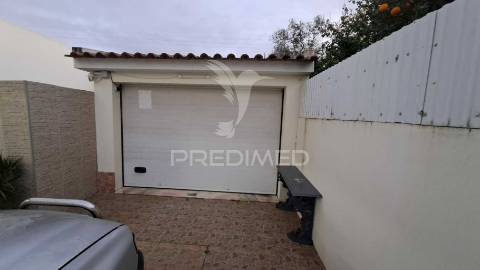 Moradia  t3 com garagem e piscina em alhos vedros
