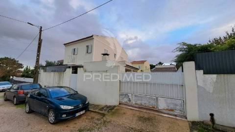 Moradia  t3 com garagem e piscina em alhos vedros