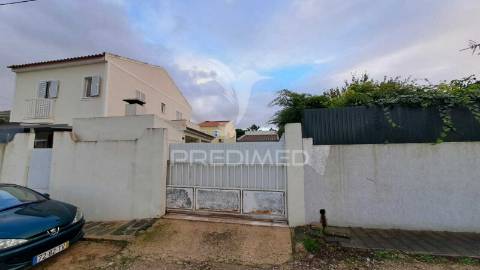 Moradia  t3 com garagem e piscina em alhos vedros