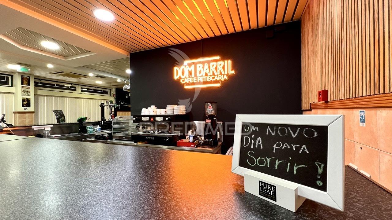 Trespasse café/restaurante no centro da vila chã
