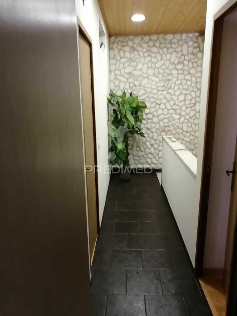 Moradia remodelada t3+2 nas arroteias, moita