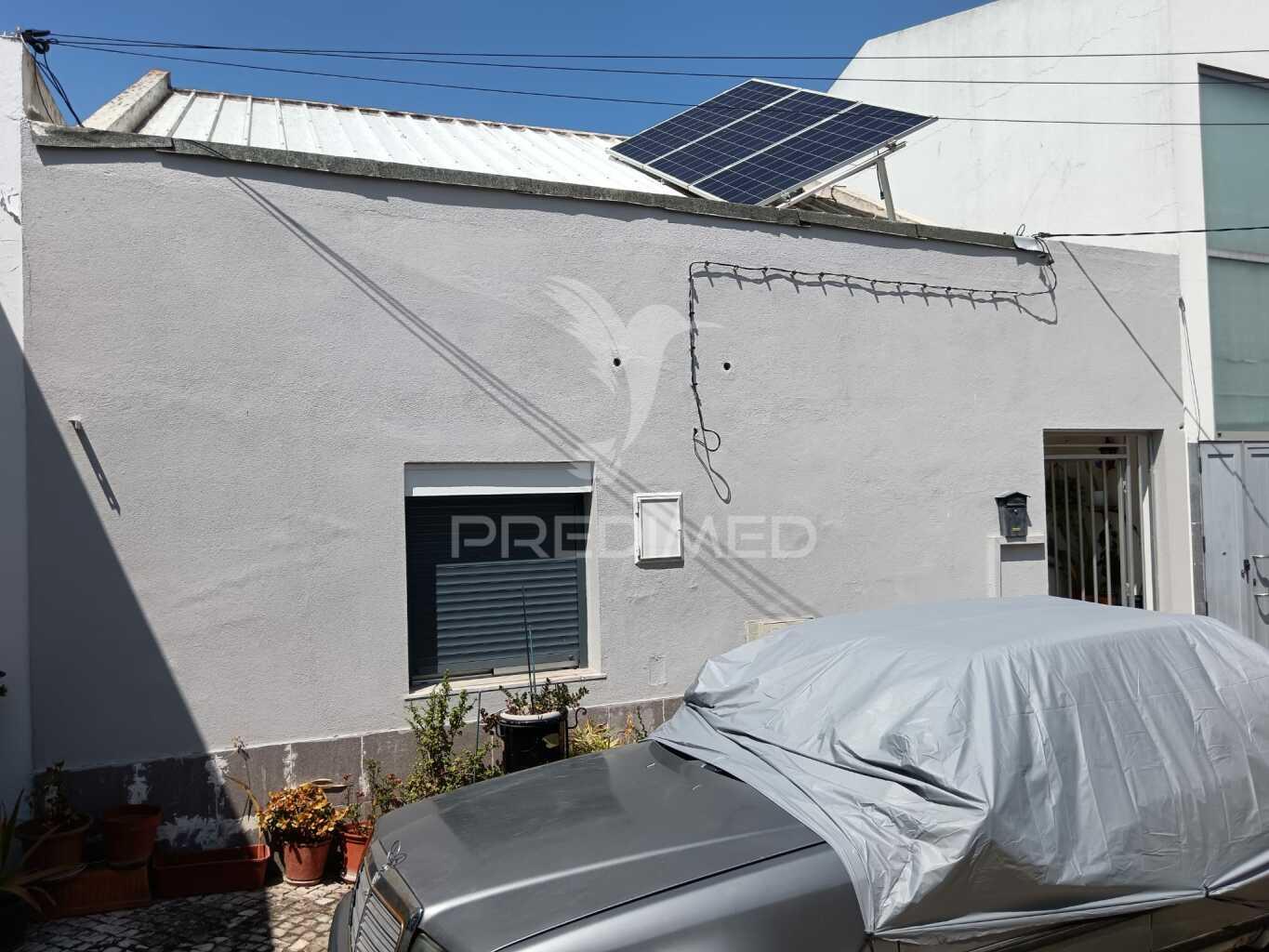 Moradia remodelada t3+2 nas arroteias, moita