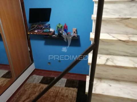 Moradia remodelada t3+2 nas arroteias, moita