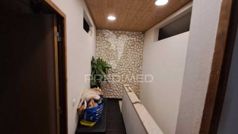 Moradia remodelada t3+2 nas arroteias, moita