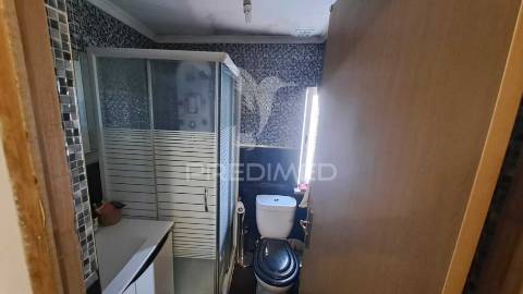 Moradia remodelada t3+2 nas arroteias, moita
