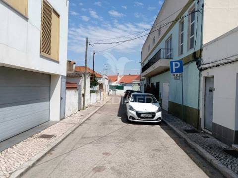 Moradia remodelada t3+2 nas arroteias, moita