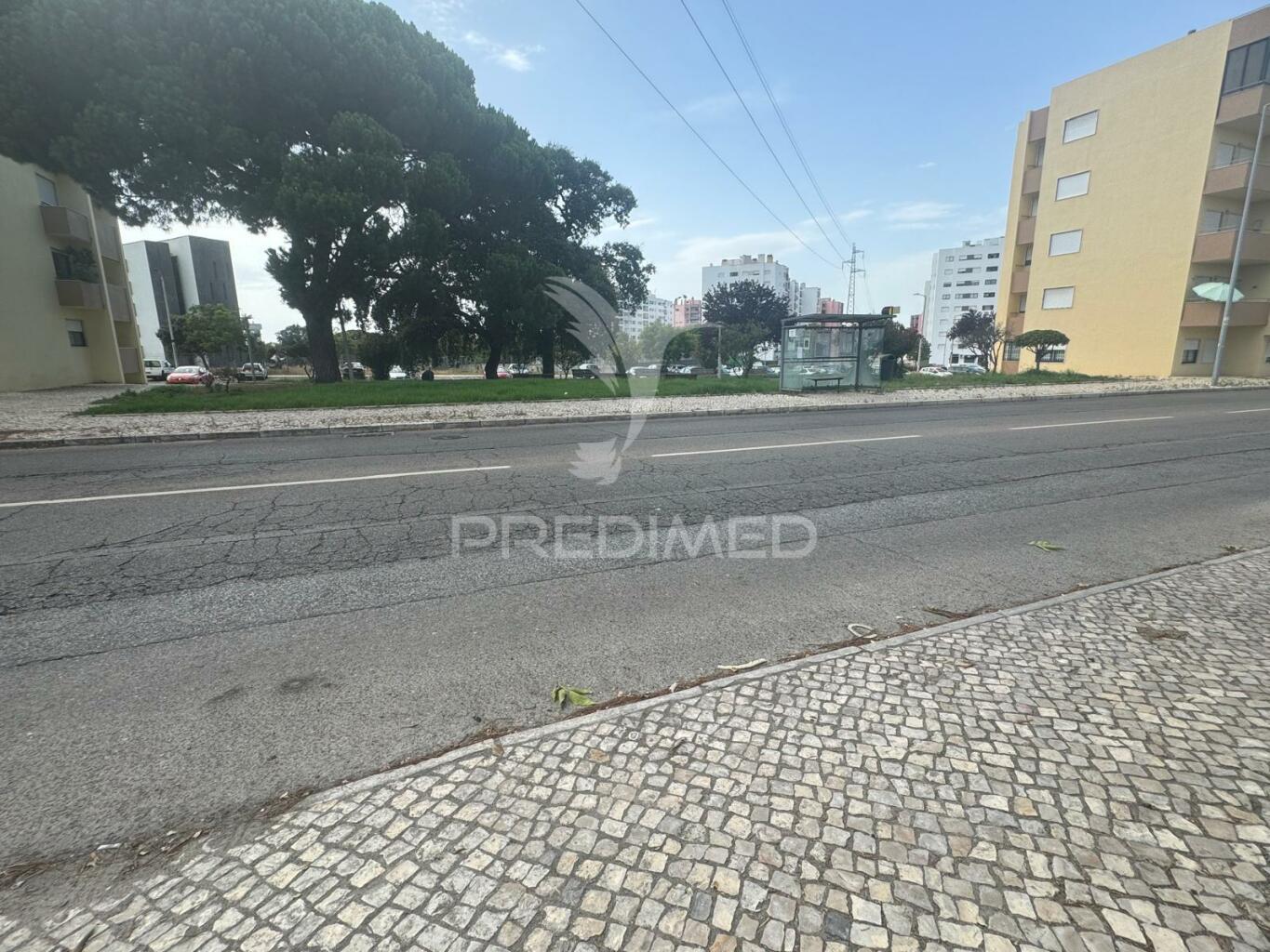 Terreno urbano com 420m2, junto aos fidalguinhos