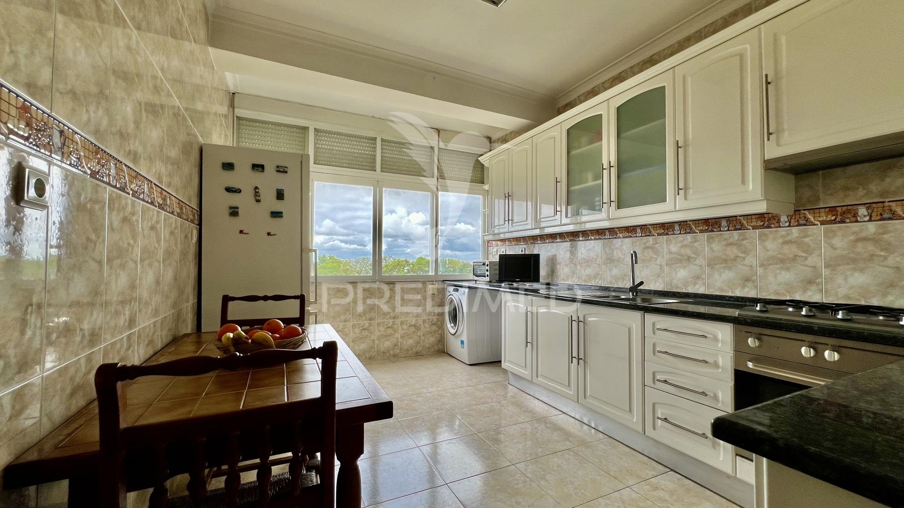 Dois t2 transformado em t5 na baixa da banheira com vista para a zona ribeirinha
