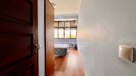 Dois t2 transformado em t5 na baixa da banheira com vista para a zona ribeirinha