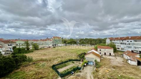 Dois t2 transformado em t5 na baixa da banheira com vista para a zona ribeirinha
