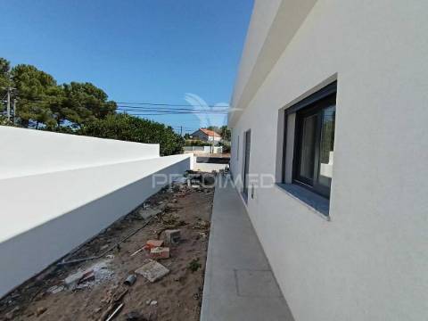 Moradia geminada nova t4 em pinhal do general, fernão ferro