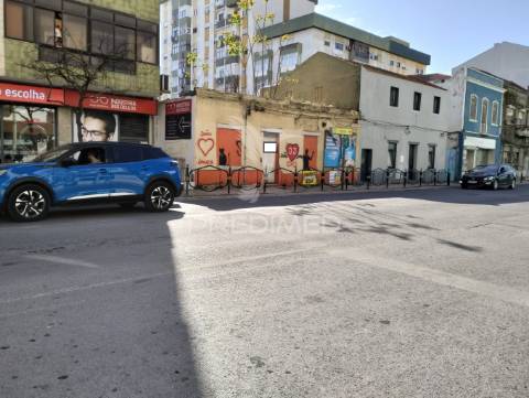 Terreno urbano de 500m2 no centro do barreiro