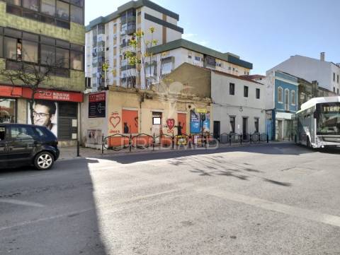 Terreno urbano de 500m2 no centro do barreiro