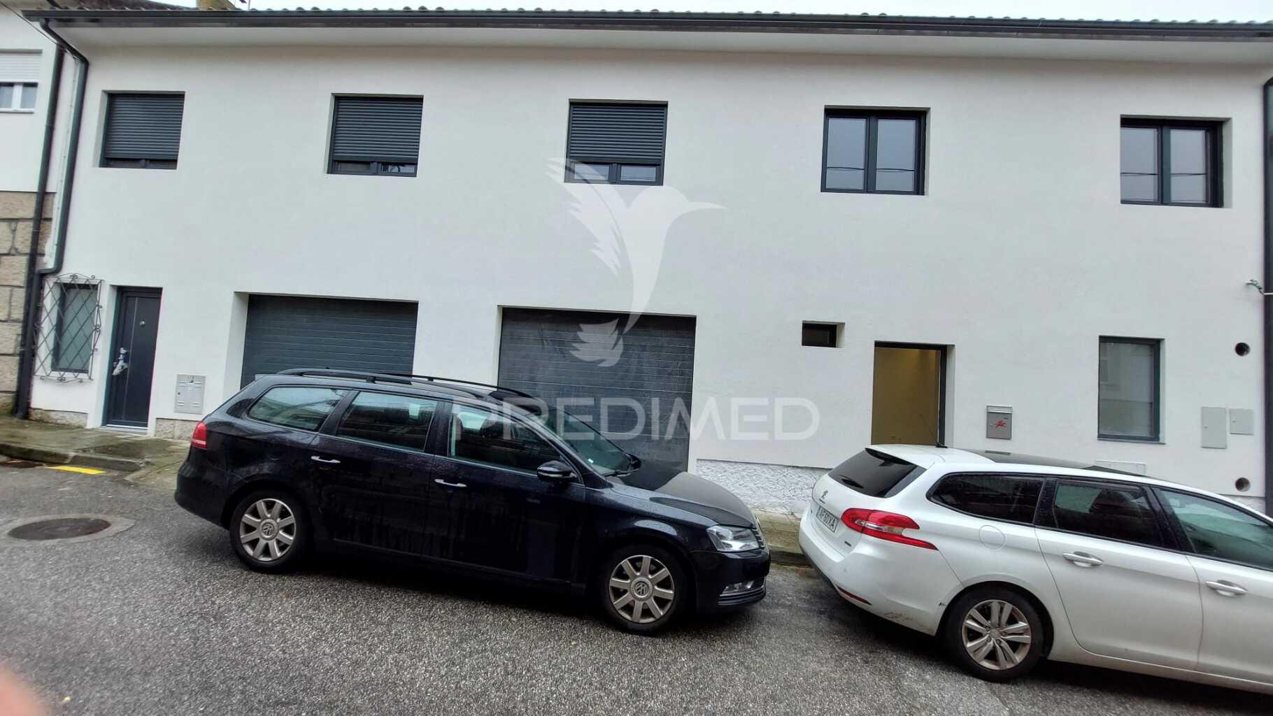 Moradia t3 com garagem e logradouro no centro de chaves