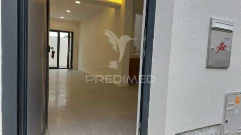 Moradia t3 com garagem e logradouro no centro de chaves