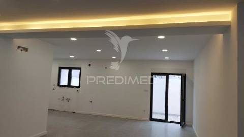 Moradia t3 com garagem e logradouro no centro de chaves