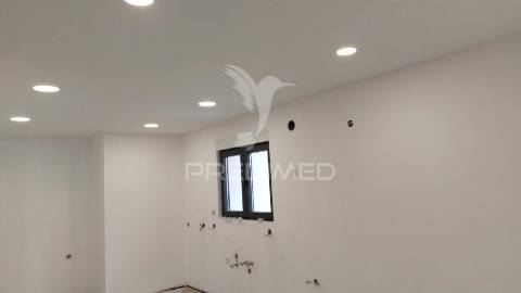 Moradia t3 com garagem e logradouro no centro de chaves