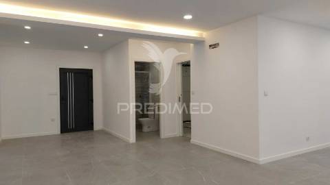 Moradia t3 com garagem e logradouro no centro de chaves