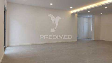 Moradia t3 com garagem e logradouro no centro de chaves