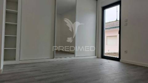 Moradia t3 com garagem e logradouro no centro de chaves