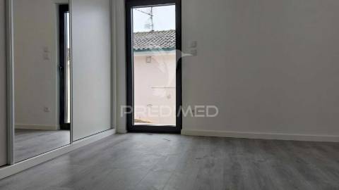 Moradia t3 com garagem e logradouro no centro de chaves
