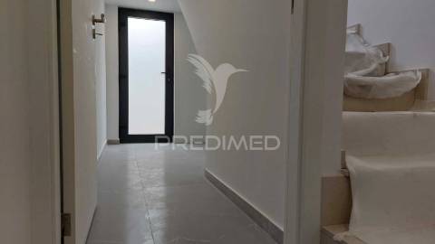 Moradia t3 com garagem e logradouro no centro de chaves