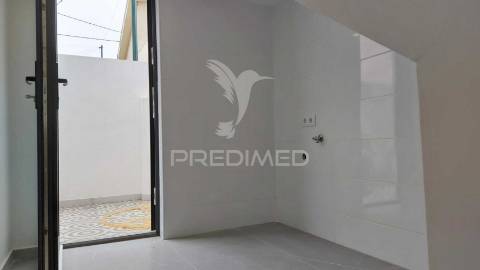Moradia t3 com garagem e logradouro no centro de chaves