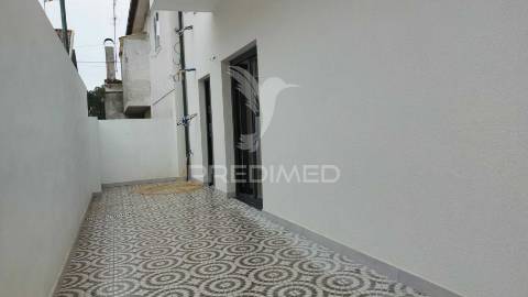 Moradia t3 com garagem e logradouro no centro de chaves