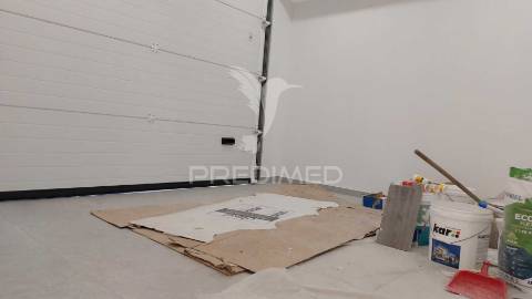 Moradia t3 com garagem e logradouro no centro de chaves