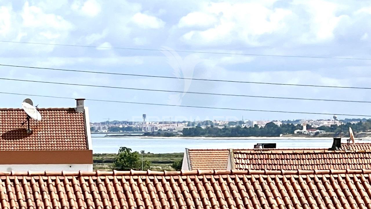 T3  com varandas na baixa da banheira