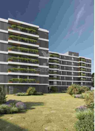 Apartamento t2 com varanda e lugar de garagem na prelada