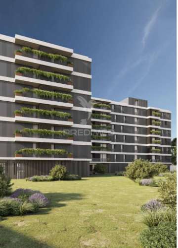 Apartamento t1+1 com varanda e lugar de garagem na prelada